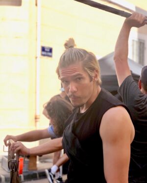 François Civil Instagram - Après avoir vu sa sortie décalée plusieurs fois à cause de la situation sanitaire, BAC NORD sera (ENFIN!) mercredi au cinéma..

TELLEMENT HÂTE !! FONCEZ VOIR CETTE PÉPITE DE @cedricjimenez !!

En attendant -  quelques photos qui décriront bien l’ambiance de feu et la joie absolue qu’a été celle de faire ce film.

Avec les collègues 🐉
@autopromodegilleslellouche 
@karimleklou
@adeleexarchopoulos 
@fortaskenzaofficiel 
@idir.azougli 
@kofs_officiel 
@cyril.lecomte3 
@kaissam6 
Et toute l’équipe 
Amour sur vous ❤️