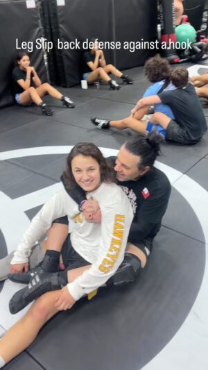 Frank Mir Instagram - Anytime someone has a leg in on the back this is my go to defense. This version @beefymac175 cleaned up for me