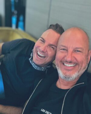 Frank Rosin Instagram - Wen hab ich den hier getroffen????? @timraueofficial 

@kick_mediaag @rollingpin.co 
#weinvonrosin #teamfrankrosin #holmirfrankrosin #kochmitfrankrosin @green.rosin #mygreenrosin #vegan #vegetarian #rosinsrestaurants #thetastesat1 #restaurantrosin #frankrosinstore #tvkoch @lekkerland 

@naarmann_privatmolkerei @michelin_guide_germany @michelinguide @rosin.online.store @green.rosin #restaurantrosin #rosinsrestaurants @_oliverengelke_ 
#teamfrankrosin @rollingpin.co  #vegan #vegetarisch #vegetarian @kabel_eins @ggmgastro @naarmannprivatmolkerei #mygreenrosin @thetaste @sat1 #lekkerland #kabeleins #sat1 @metro_deutschland @hack_ag @immergruen_official