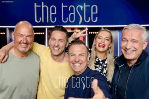 Frank Rosin Instagram - Löffelweise Genuss: The Taste geht in die 13. Runde! Beste Laune bei unserer Moderatorin @angelina.kirsch und den Coaches @alexander_herrmann_offiziell @alexanderkumptner @frank_rosin und @timraueofficial am ersten Drehtag.🎥🤩  #thetaste #thetaste2024

📸Nadine Rupp