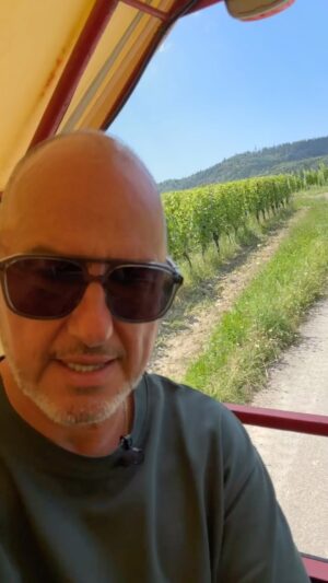 Frank Rosin Instagram - Liebe Freunde und Fans von #rosinsrestaurants !
Keine Sorge , Eis wird hart an eurer Lieblingssendung gearbeitet! 
@kabel_eins
