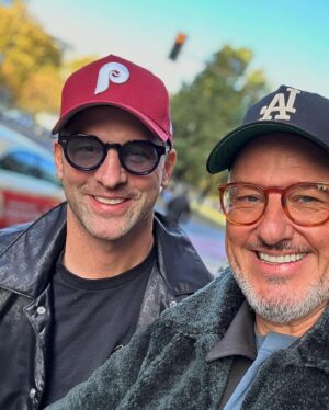 Frank Rosin Instagram - Lieben Gruß aus Berlin von uns zweien!
Wir gehen arbeiten und ihr macht euch bitte ein tolles Wochenende!
@alexanderkumptner @esszimmer_alexander.kumptner @frank_rosin 

#restaurantrosin 
#rosinsrestaurants 
#frankrosin #teamfrankrosin 
#holmirfrankrosin #kochmitfrankrosin #foryou #foryoupage #greenrosin #greenrosinfranshise #vegan #vegetarian #vegetarisch @greenrosin