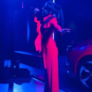 Frank Thelen Instagram - Danke @ferrari für die Einladung, den 12Cilindri zu sehen. Ich kann die Begeisterung & Emotion verstehen, bleibe aber weiterhin elektrisch unterwegs 🔋😎