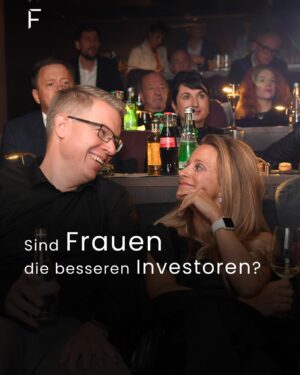 Frank Thelen Instagram - Viele Frauen verlassen sich beim Thema Finanzen auf ihre Partner. 🫣  

Und das, obwohl Frauen statistisch gesehen die besseren Investoren sind. ☝🏼 

Die FAZ adressierte das Thema kürzlich in einem Beitrag und machte auf die finanziellen Nachteile aufmerksam, die Frauen in Kauf nehmen, wenn sie sich nicht um ihre eigenen Finanzen kümmern. 

Immerhin: Laut dem Deutschen Aktieninstitut setzen 17,6 % der Bevölkerung ab 14 Jahren auf Aktien, Aktienfonds und ETFs – Tendenz steigend. Das Interesse an Investitionen für Altersvorsorge und Vermögensaufbau wächst. 📈

Doch Frauen sind am Aktienmarkt nach wie vor unterrepräsentiert. 

Lasst uns diskutieren: Wie können wir mehr Frauen ermutigen, aktiv zu werden und zu investieren? Welche Finanzplattformen & Informationsquellen könnt ihr empfehlen? 👇

#finanzen #frauen #aktienmarkt