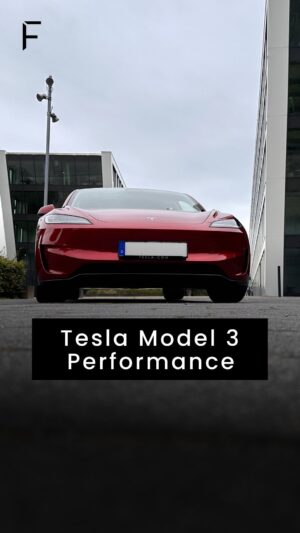 Frank Thelen Instagram - Das ist das neue Tesla Model 3 Performance 🤩

Mein neues Tesla Model 3 Performance ist angekommen – und ich bin wirklich begeistert. 

Ab 56.990€ bekommt man jetzt bei Tesla ein E-Auto, das schneller ist als viele Porsche 911er 🏎️

Das neue Fahrwerk, die neuen Felgen und der hochwertige Innenraum machen wirklich Spaß. 🙏🏼

Wie gefällt euch die Farbe? 🔥

#tesla #model3 #model3performance #tsla #teslamodel3