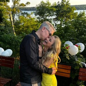 Frank Thelen Instagram - RIP lieber @jurireetz 
Unfassbar, wir werden Dich vermissen. 😔

Noch vor wenigen Tagen haben wir zusammen Witze gemacht und Du hast mit großer Freude dieses Foto von uns mit meinem iPhone gemacht...