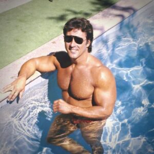 Frank Zane Instagram - Swimming is also a good activity on days between workouts because of the relaxing stretching effect it has on the body.

#mrolympia #bodybuilding #bodybuilder