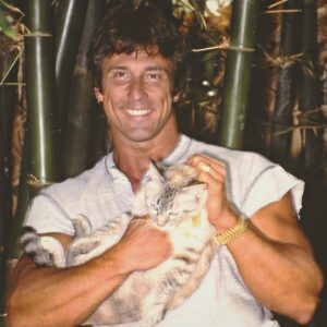 Frank Zane Instagram - Keeping track of the weights, sets, and repetitions is how we can ascertain and how we are progressing in our workouts. If you are getting stronger, you are growing muscle, providing the strength. Increases are made with good form and not cheating on exercises.

#mrolympia #frankzane #bodybuilding #bodybuilder