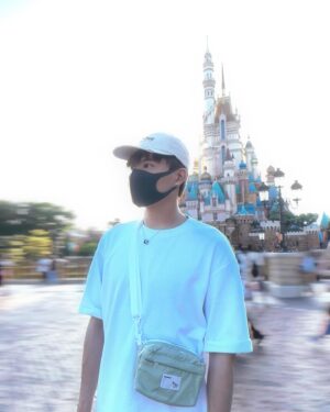 Frankie Chan Instagram - always having a good time in hk disneyland☺️🤍
@hkdisneyland #frozen