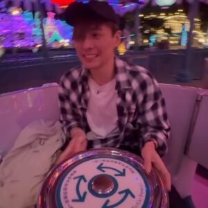 Frankie Chan Instagram - 次次去完迪士尼都會好開心咁出返嚟🥰
我最鍾意玩灰熊山谷🐻🎢！你哋呢？

#mirror #皮皮 #hkdisneyland #februarydump