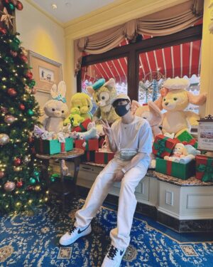 Frankie Chan Instagram - always having a good time in hk disneyland☺️🤍
@hkdisneyland #frozen