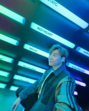 Frankie Chan Instagram - 一直以來都辛苦Spotify各位工作人員同editors喇🥰
我哋係MIRROR🤍
#spotify #singapore #mirror #frankie #皮皮