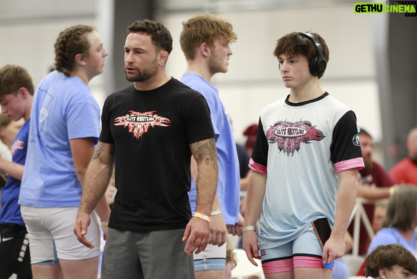 Frankie Edgar - 2.4K Likes - Nothing in life comes easy. We work hard for what we want. No excuses. @francescoedgar
📸 @cutzconnect
#virginiabeach #workhard #stayhumble