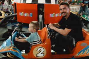 Frankie Muniz Instagram - This Uber driver was having a hard time keeping the steering wheel straight and spoke a really weird language. 😅 I can’t believe Mauz is turning 3 in a few days!