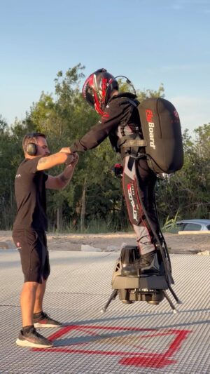 Franky Zapata Instagram - 🎥 @vaschetto_jc 

#flyboardair #zapata #frankyzapata #innovation #technology #mobility #future