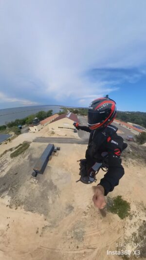 Franky Zapata Instagram - When you fly over your office😜

@insta360 

#frankyzapata #flyboardair #jetpack #zapata #future #technology #innovation #engineering #mobility