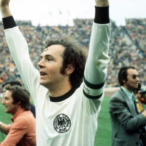 Franz Beckenbauer Instagram - Moments before lifting the World Cup trophy 1974. #franzbeckenbauer #beckenbauer #fb
#kaiser #franzbeckenbauerstiftung #beckenbauerstiftung #dfb #deutschland #weltmeister #worldcup ©️Getty Image