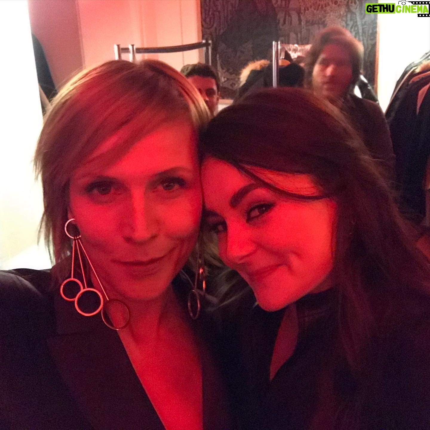 Franziska Weisz - 1.2K Likes - Liebe Lea, ich war Dir eine schreckliche Mutter. Ich bin jedes Mal wieder erleichtert und überglücklich, dass Du Dich trotzdem so prachtvoll entwickelt hast 😊😘🤩 @lea_van_acken @berlinale #kreuzweg #muttertochter @anna_brueggemannn @dietrichbrueggemann #einstundjetzt #berlinale2020 #throwback