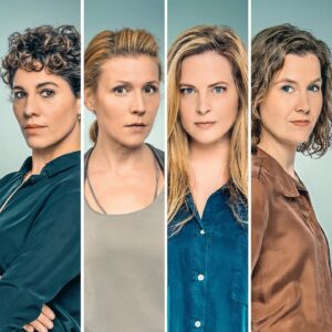Franziska Weisz Instagram - Endlich darf ich Euch verraten, was ich letzten Sommer getan habe. Und zwar mit diesen fantastischen Frauen. Heute startet unsere neue Serie TAGE, DIE ES NICHT GAB im Hauptabend des #ORF. Ich hab sie als Kolleginnen kennen und als wundervolle Frauen lieben gelernt. Danke @jasmingerat @diana.amft.official #franziskahackl für diesen ausgesprochen schönen Dreh. Danke @anna_ka_ma @mirjamunger #catrinstrasser #mrfilm #nicoleschmiedcasting @orf.at @ard , dass Ihr uns in die Rollen dieser schlauen, sinnlichen, starken, lustigen, emotionalen, liebenswerten und zuweilen durchgeknallten Figuren habt schlüpfen lassen und wir sie gemeinsam mit soviel Spaß und Leidenschaft zum Leben erweckt haben. Danke #mischazickler , dass Du sie Dir ausgedacht hast. Mischa ist nicht der einzige Mann am Start. Freut Euch auf @rick_kavanian @wanjamues #haraldkrassnitzer #andreaslust @stefanpohlactor_official und das trockenste und dabei komischste Ermittlerduo seit Kottan und Columbo.. also hätten die jemals gemeinsam… #sissyhoefferer und @tobiasresch_ Und danke @die_schoenmacherin_official @kiky_von_rebental__makeup @ikonograph @sebastianthaler_dp dass wir dabei so gut aussehen durften. Ich kann es nicht erwarten, was Ihr dazu sagt! ❤️🥳❤️ #TDENG #TageDieEsNichtGab