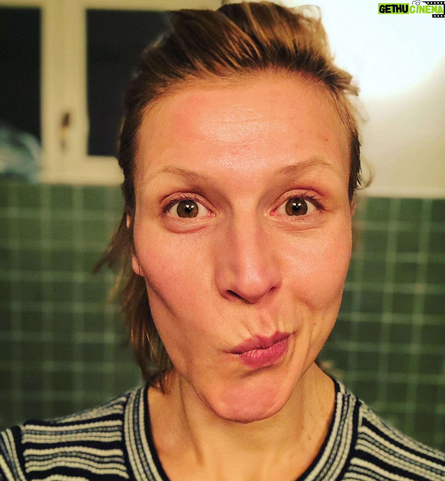 Franziska Weisz - 1.2K Likes - Und Ihr so? #homesweethome #nomakeupneeded #täglichgrüsstdasmurmeltier #haarewaschensollteaberdrinsein
