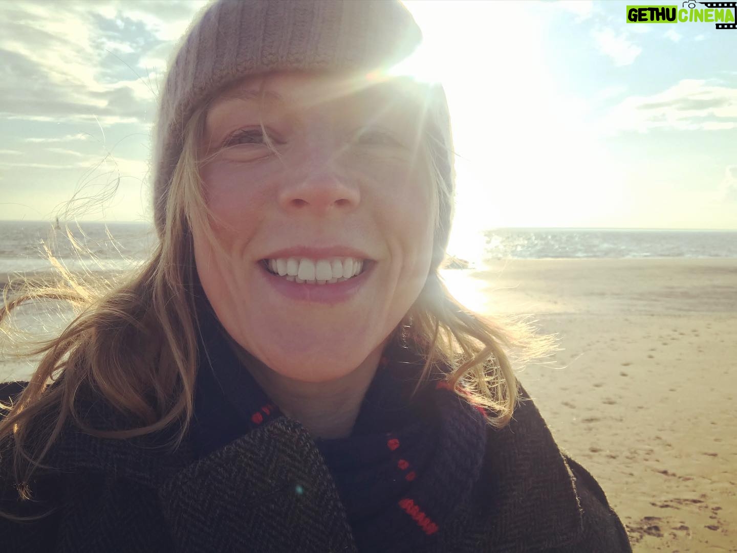 Franziska Weisz - 1.1K Likes - Liebste Grüße von der Nordsee und einen gemütlichen Sonntagabend wünsche ich Euch! ⚓️☀️💙 #tatort #norderney #datziehthier #kaltaberschön #sonntagisttatorttag #falkeundgrosz #primetime #crimetime