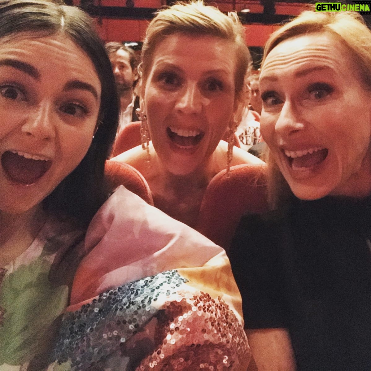 Franziska Weisz - 1.1K Likes - Unglaublich ... die Berlinale begann genau heute vor einem Monat und das ist nicht 29 Tage her (Schaltjahr), sondern eher ein paar Lichtjahre... Ich war a) im Kino und auf dem roten Teppich, b) mit sehr vielen Leuten und c) ohne Jogginghose am Start. I miss you all! Ihr wunderbaren Freunde und Kollegen. Die nächsten Feste und Drehs und Premieren kommen bestimmt und wir werden sie gemeinsam feiern. ...und ich werde dann meine Jogginghose vermissen 😷🤗😘 #berlinale2020 #quarantäne2020 #danke #freunde #aufbald #styling @sophiacostima @andrewgn @essentielantwerp @paulekaofficiel @marni @talbotrunhof @jimmychoo