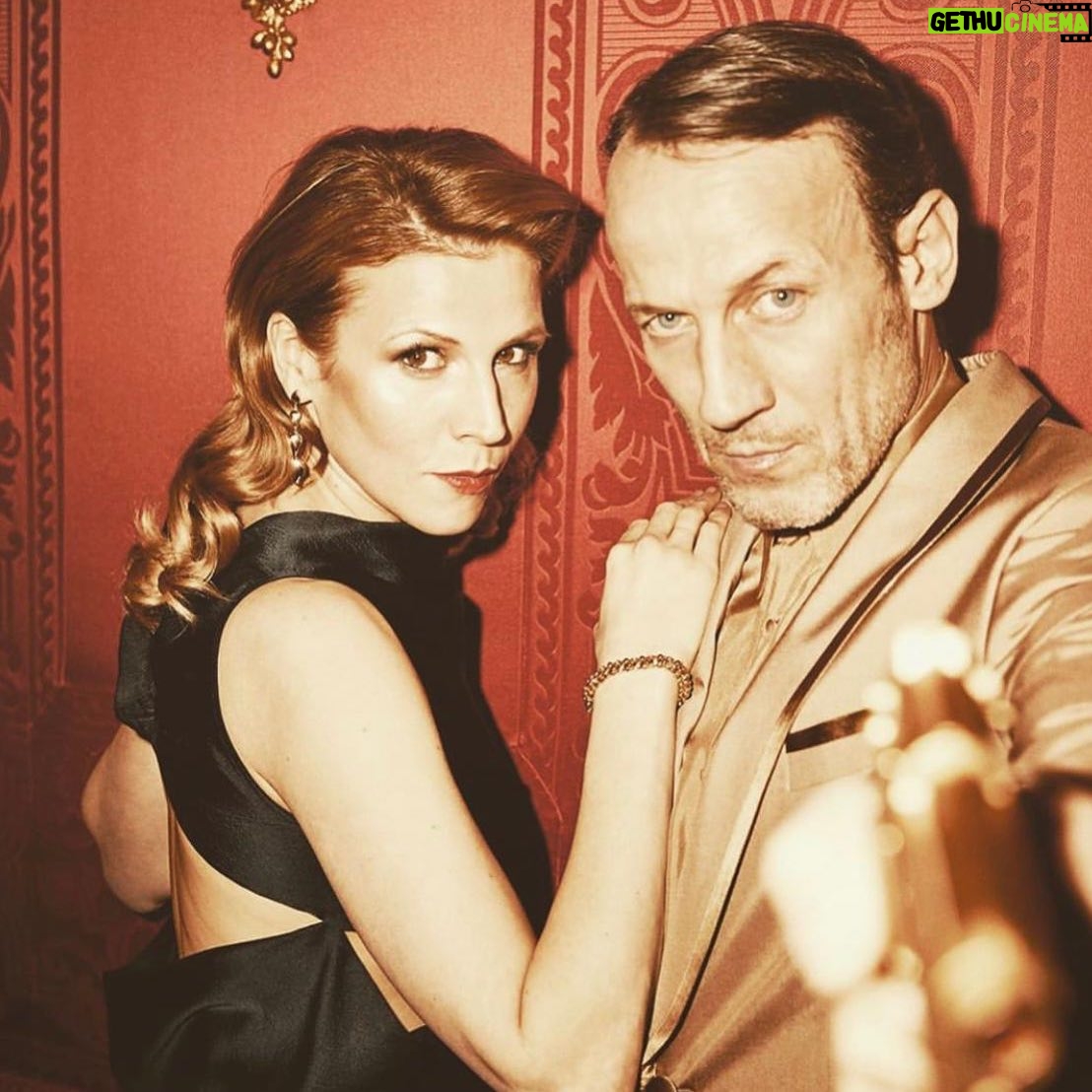 Franziska Weisz - 1.4K Likes - Out Now: Das neue Focus Style Magazin mit @wotanwilke als arschcoolem Bond und mir als ... hhmmm... Bondgirl oder doch eher M. Find out! #bestbondever #jetztamkiosk #soproud #zeitzumlesen #danke @focus_style_mag @joseredondovega @gizaletta @jetoshi @laleaktaystyle @tamarakraner @casinobadenbaden