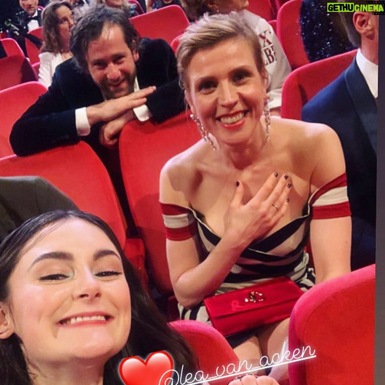 Franziska Weisz - 1.3K Likes - Wow.... die Berlinale hat es wieder einmal geschafft, mich schon bei der Eröffnung zu verschlingen und mich erst nach 10 Tagen halbverdaut wieder an Land zu spülen. Deshalb ab jetzt ein kleiner Rückblick auf dieser schönen Plattform, wenn ich schon währenddessen aus Überlebensgründen weitgehend digital gedetoxt habe 🥳😜 Hier schon mal die erste Danksagung für das tolle Kleid beim Berlinale Opening #danke @paulekaofficiel @jimmychoo @swarovski @louboutinworld @sophiacostima @voguegermany @berlinale @vcom.thepeopleagency #redcarpet #lovethatdress #kreuzweg #reunited