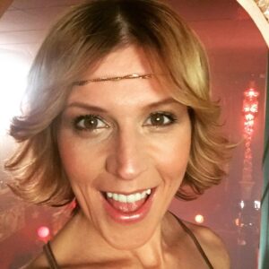 Franziska Weisz Instagram - Willkommen in den Roaring Twenties!! 💫🎉💥 Ich wünsche Euch Gesundheit, Glück und Liebe in unserem neuen Jahrzehnt! Seid nett zueinander und zu Euch selbst! Und: den Spaß nicht vergessen! 💋 #happynewyear2020 #roaring20s #goldenezwanziger #liebeliebeliebe