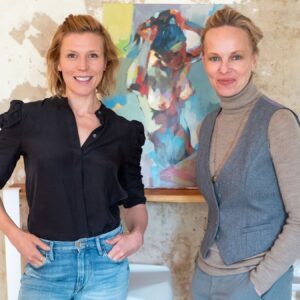 Franziska Weisz Instagram - Keine Kamera, keine Bühne weit und breit und ich bin aufgeregt. RICHTIG aufgeregt, weil in knapp 1,5 Stunden, also heute, Sonntag 14-16 Uhr, die Hörbar Rust auf @radioeins On Air geht, bei der ich diese Woche zu Gast sein durfte. Was für eine Ehre und helle Freude, mit Bettina Rust einen ganzen Nachmittag zu verbringen und über Dinge zu sprechen, die mir normalerweise nur über die Lippen gehen, nachdem ich den gesamten Raum nach Wanzen abgesucht habe. Einfach, weil der innere Drang, mit dieser unglaublich klugen, rasend schnellen und so so lustigen Frau ein ehrliches Gespräch zu führen, viel größer war, als das Bedürfnis nach sicherem Wasauchimmer oder womöglich noch Coolness. Coolness just left the building. Danke! Danke @bettinarust für das herrliche  Gespräch. Ich glaube, es ist jedem klar, wen ich auf Bild 4 so anleuchte. Danke an die wunderbare Redakteurin @meryemcelik1970 , unseren Gastgeber Marcus @kyffhaeuser21 und danke @freshphylix für die schönen Photos. Ich hab mich sehr wohl bei Euch gefühlt! #hörbarrust #heute und #einjahr im #podcast von #radioeins #vielspaßbeimzuhören !
