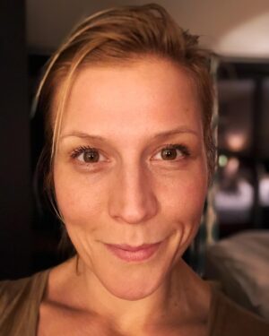 Franziska Weisz Instagram - War Euer Wochenende so schön wie meines? Wir haben für Euch den Proberaum zum Wummern gebracht. Wer kommt zu unserem Konzert am 14.12. ins @wukvienna ? JAWOI!🤘🏽❤️🤘🏽#rocknroll #bandprobe #wewillrockyou #jawoi #bandliebe