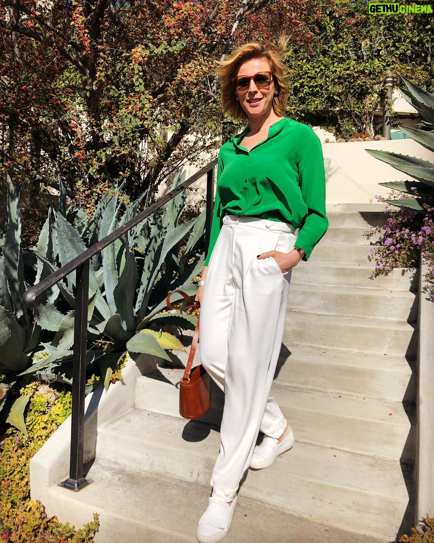 Franziska Weisz - 1.2K Likes - Ein Tag zurück in Berlin und dieses Photo fühlt sich für mich an wie Outer Space. About last week 🌞... Sonne, ich vermiss Dich! #villaaurora #academyawards2020 #germanfilms #sunnysideup #danke @villaaurorala @germanfilms #losangeles #pacificpalesades