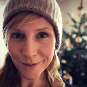 Franziska Weisz Instagram - Ich wünsche Euch ein frohes und friedliches Fest mit Euren Lieben. ❤️🎄💫 #familie #freunde #froheweihnachten #happyhanukkah #loveandpeace