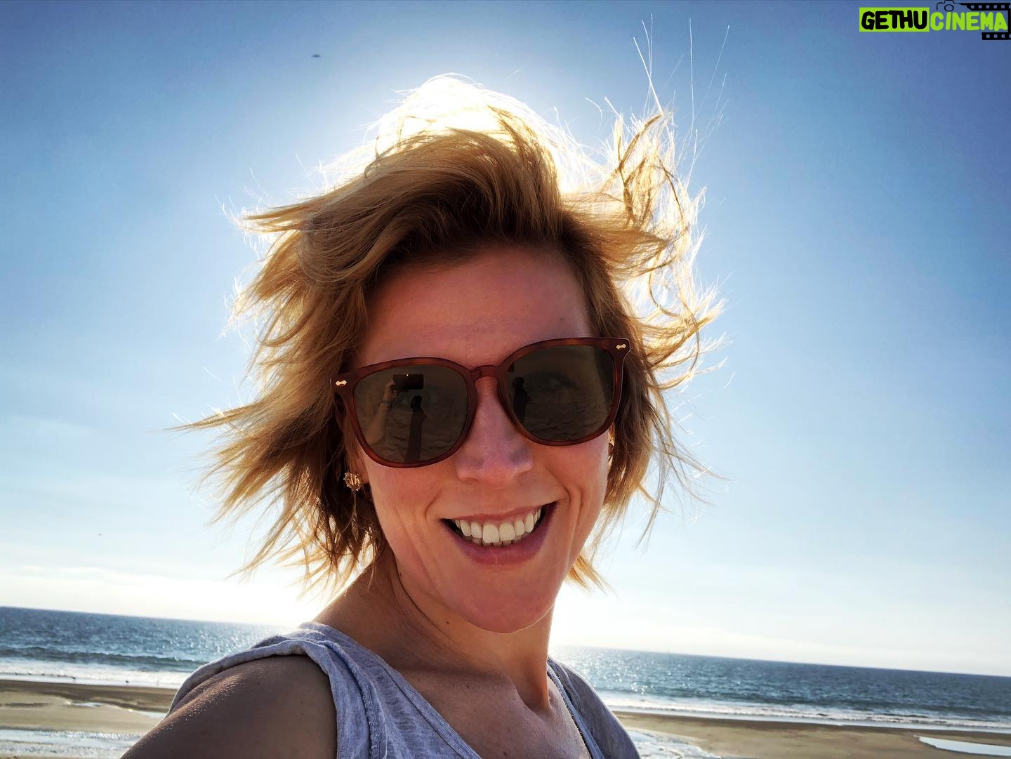 Franziska Weisz - 1.4K Likes - Found a starfish in Santa Monica ⭐️🐡😁 #seestern #lovela #starfish #crazyhairday #losangeles