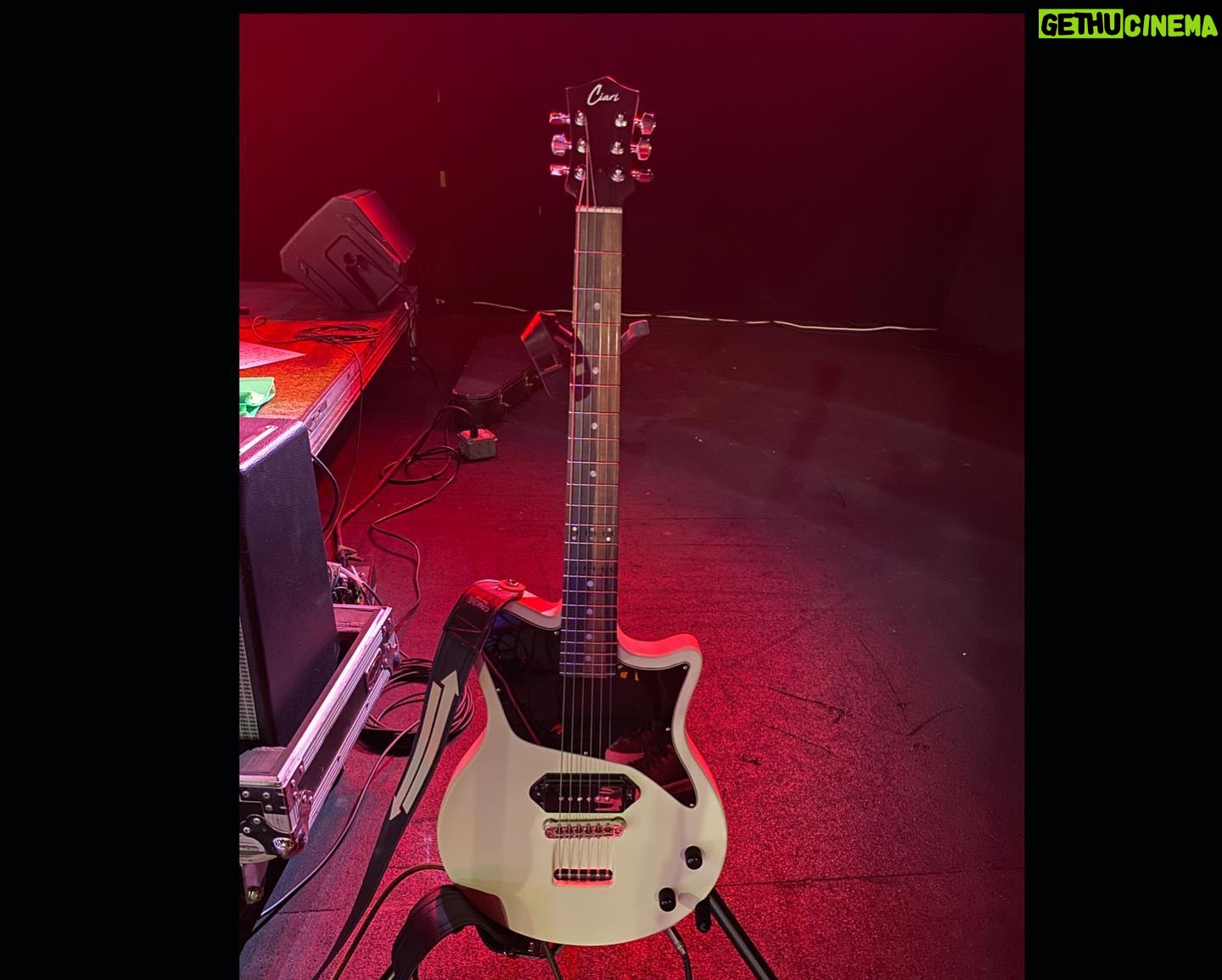 Fred Armisen - 5.9K Likes - Iāve been having to fly to some shows on this tour, and @ciariguitars has been making it all so much easier to do. @theangieswan told me about these foldable guitars. They really do sound great. Btw, the company didnāt ask me to do this. I bought the guitar and I am so glad I did. It folds, with strings on, by pulling a lever at the back. Really easy to use, and it basically stays in tune after unfolding it. I also like how it looks!
Photo credit from Anchorage: @taskertasker
