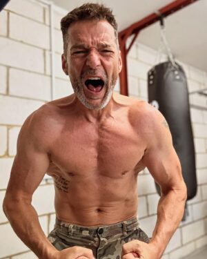 Fred Sirieix Instagram - Mixed training / work out today - 60 mins 

1st 20 mins : 301 push ups, 100 body weight squats and 100 reverse lunges

2nd 20 mins : 6 x 3 mins round (1 min rest in between)
- 2 skipping
- 2 shadow boxing
- 2 heavy bag

3rd 20 mins : 4 x 5 mins free weights (on the minute and every minute)
- biceps curl
- lateral pulldown
- squats
- seated press

Off for country walk in the ☀️later on. Enjoy the day x