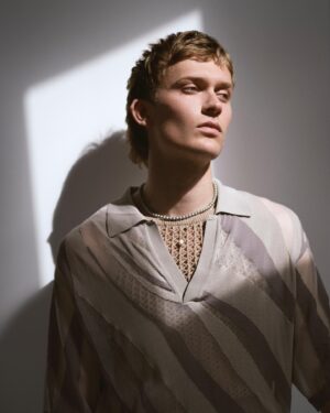 Freddie Dennis Instagram - Enjoyed chatting with @wwd for their weekend edition 🤪

Thank you @davidreissphotography @emilysusantighe @alfredhumphries and @amanda.grossman 🙌🙌🙌

https://wwd.com/eye/people/freddie-dennis-reynolds-queen-charlotte-bridgerton-gay-love-1235654040/
