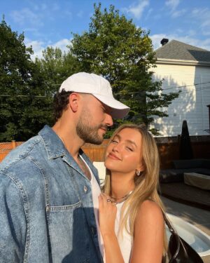 Frédérick Robichaud Instagram - Aujourd’hui, c’est une journée très spéciale. C’est l’anniversaire d’une femme que j’aime beaucoup, une blonde parfaite, une maman en or, une amie incroyable. Bonne fête ma brunette/blondinette/chatinette ca vient qu’on sait pu… mais sache que peu importe ta couleur de cheveux ca changera jamais la personne exceptionnelle que tu es❤️ Love u ma best xxxx