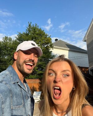 Frédérick Robichaud Instagram - Aujourd’hui, c’est une journée très spéciale. C’est l’anniversaire d’une femme que j’aime beaucoup, une blonde parfaite, une maman en or, une amie incroyable. Bonne fête ma brunette/blondinette/chatinette ca vient qu’on sait pu… mais sache que peu importe ta couleur de cheveux ca changera jamais la personne exceptionnelle que tu es❤️ Love u ma best xxxx