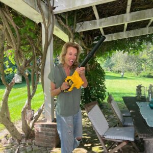 Frederique van der Wal Instagram - Some girls likes their new clothes  and others like their tools

Me..
I like them both 

One day in high heels and the next I’m handling a DeWalt