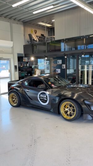 Fredric Aasbø Instagram - Dropped off the Euro @rockstarenergy #TeamToyota GR Supra at @wrapstudionorway before leaving for New Jersey. It’ll emerge out of this den in brand new colors sometime next week! #BKOB @eneosusa @rsrjapan