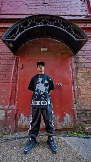 Fredro Starr Instagram - @asia_st71 street wear #brooklyn style 📸 @bastard242