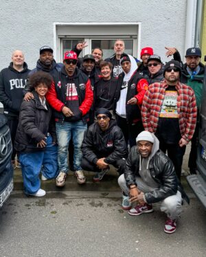 Fredro Starr Instagram - Too many legends on one pic, even my mum ❤️ thanks to @onyx_hq @lotug1 @nonphixionnyc @realsnowgoons for an amazing run. Check our upcoming dates at www.Latfro.com // www.Onyxhq.com & all ticket platforms!