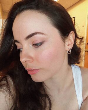 Freya Tingley Instagram - In love with my white gold hoops from @bespokebymb !!! It's so hard to find white gold and these are perfect!! 🥰
