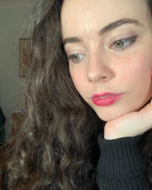 Freya Tingley Instagram - Wearing the @zuiiorganic eyeliner and lipstick in Sugar Plum! I love that they are a certified organic makeup company and so I don’t have to worry about harsh chemicals on my skin!! A perfect Christmas gift idea for those into makeup and organic ingredients! 🎄🥰💄
