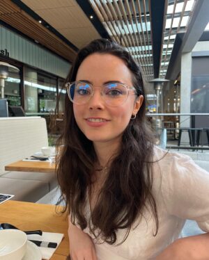 Freya Tingley Instagram - 🥢