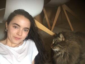 Freya Tingley Instagram - Find a guy who looks at you the way Norman looks at me 😻#internationalcatday
