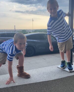Friedman Twinkies Instagram - On the set! Can you guess what city we are in? #wherearewe #city #ontheset #bookedandbusy #childactor