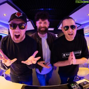 Frontliner Instagram - Da Tweekaz & Frontliner teamed up for their ULTIMATE summer collab! 😍 “Never Far” will be released on the 27th of July! 🌴🔥
#hardstyle #hardstylefamily #dirtyworkz #defqon #mainstage #datweekaz #frontliner #harderstyles #harddance #intentsfestival