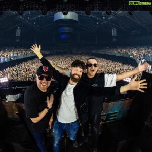 Frontliner Instagram - Da Tweekaz & Frontliner teamed up for their ULTIMATE summer collab! 😍 “Never Far” will be released on the 27th of July! 🌴🔥
#hardstyle #hardstylefamily #dirtyworkz #defqon #mainstage #datweekaz #frontliner #harderstyles #harddance #intentsfestival